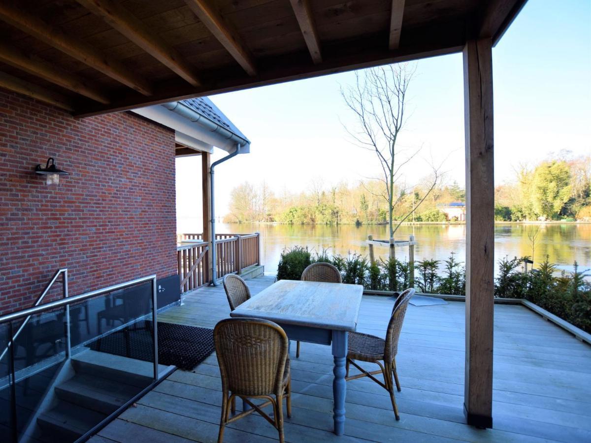 Luxurious Villa With Private Garden In 카크 외부 사진